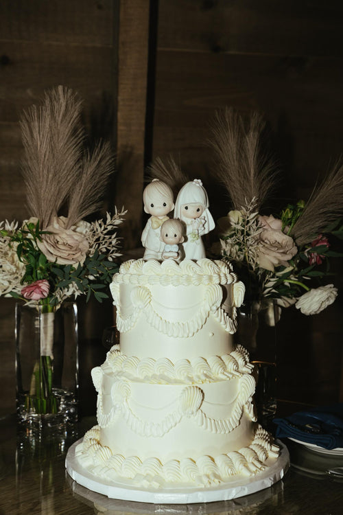 Vintage Style Wedding Cake precious moments figurines